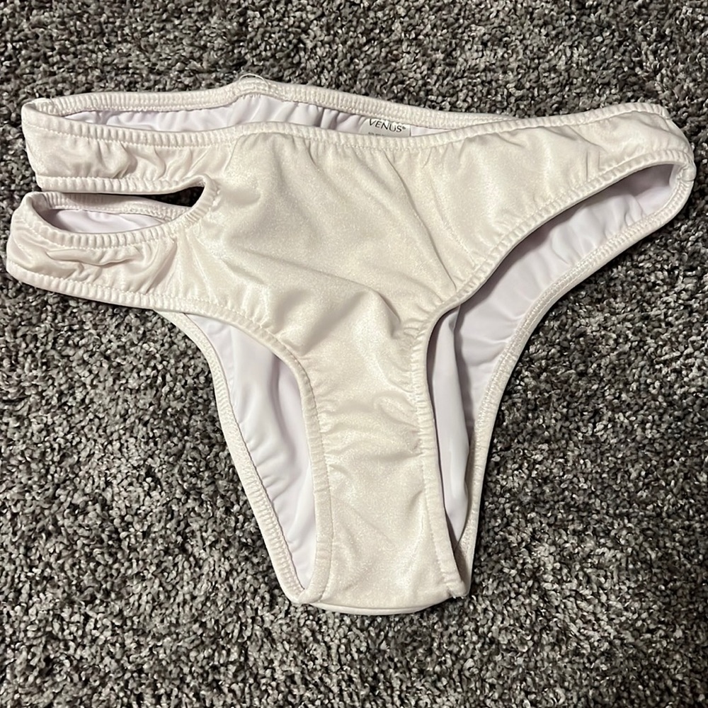 Venus bikini bottom (never worn)